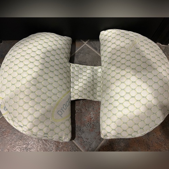 Maternity & Pregnancy Pillow - Picture 8 of 8